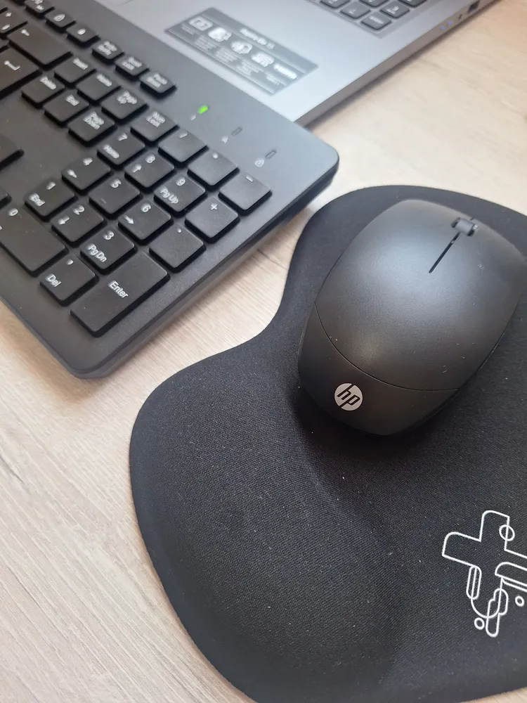 Teclado e Mouse HP sem Fio com Caps Lock Preto - Imagem 2