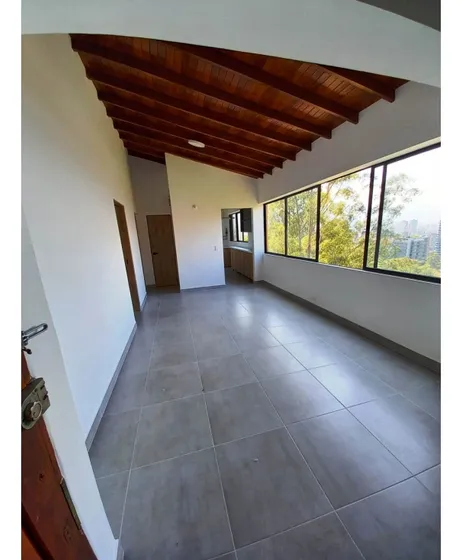 Apartamento En Las Palmas, Piso 4