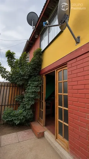 Casa En Venta De 2d-1b En El Centro De Curacaví