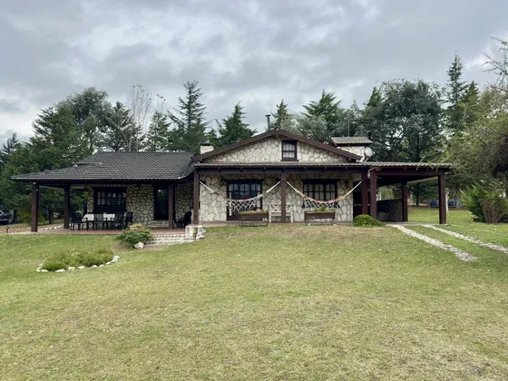 Casa Con Costa De Lago En Los Espinillos
