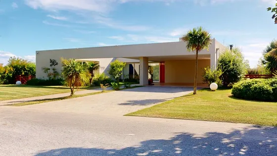 Casa 3 Dormitorios En Venta En Area 60 Con Pileta