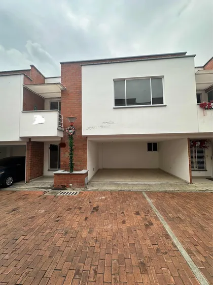Se Vende Casa Dentro De Conjunto Barrio Las Mercedes