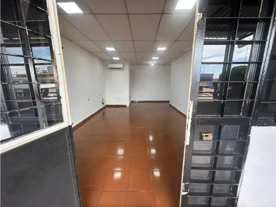Local En La Av. Winston Churchill - Tigre Al02-2248av-bfig
