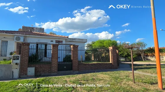 Casa En Esquina Sobre Asfalto En La Punta