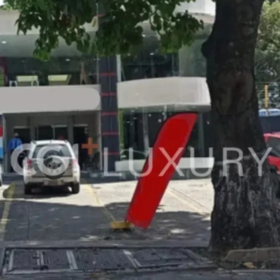 Cgi + Luxury Caracas Ofrece En Venta Local Comercial A Pie De Calle. El Bosque Chacaito.