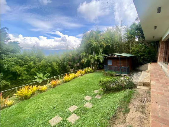 Se Vende Casa 1600m² 5h+2s/ 9b+2s/ 7e Alto Hatillo 