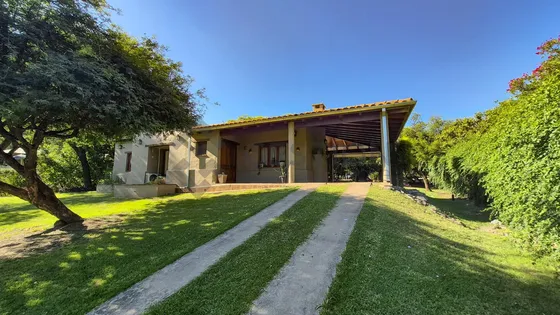 Venta Casa En Country Cuatro Hojas - Toda En Planta Baja.