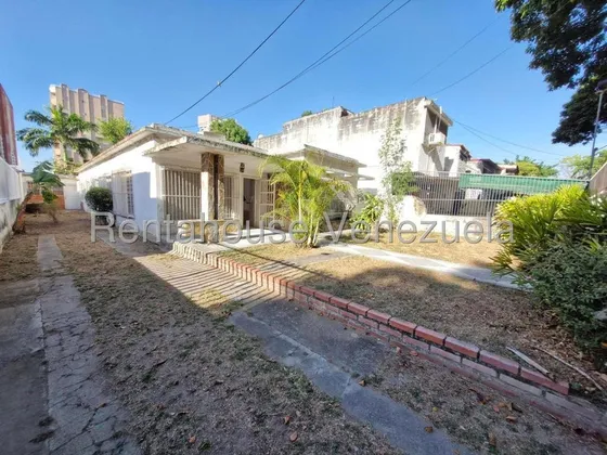 Casa En Venta Urbanizacion La Soledad Maracay Son 518mts2 Para Uso Comercial Unica En La Zona Norte Lista Para Firmar Negociable Kg25-15853