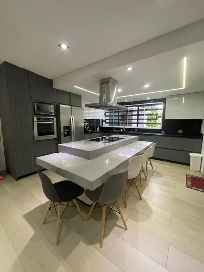 Hermosa Casa De 300 Metros 