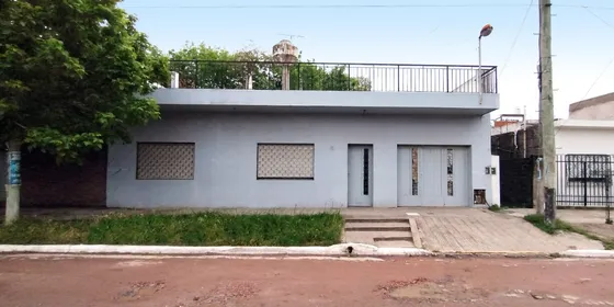 Vendemos Excelente Casa En G Catan Barrio Independencia 4 Amb Y Cocheras