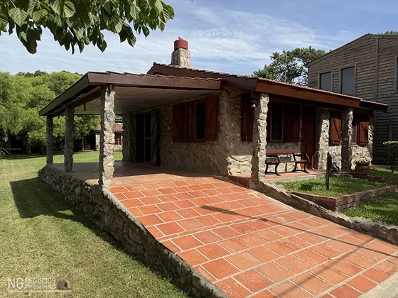 Casa De Piedra De 2 Dormitorios + Barbacoa En Sierras Del Mar A 2 Cuadras De La Playa