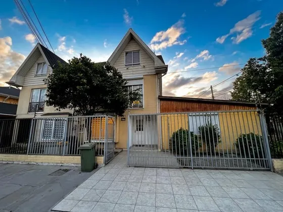 Casa En Arriendo De 5 Dorm. En Maipú