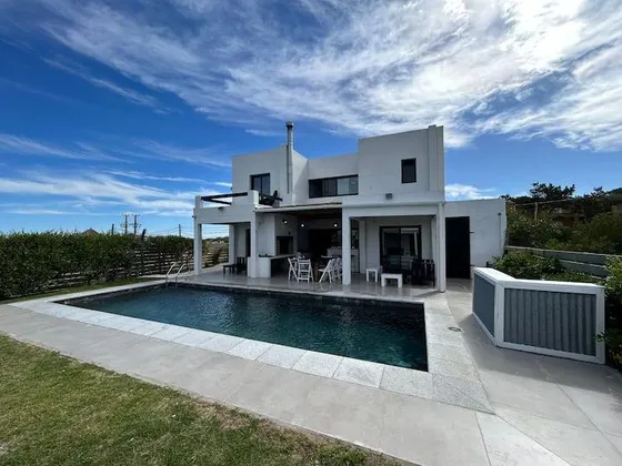 Casa En Primera Fila A La Playa En Montoya