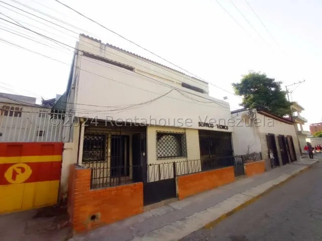 Maikelly Zabala Alquila Casa Comercial Av. 20 Centro Barquisimeto, 320 Metros2, Amplios Espacios. Mls 25-15346 Mz