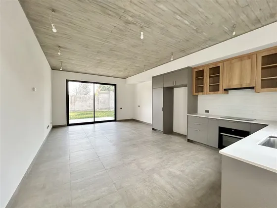 Casa En Venta De 3 Dorm. En Las Condes