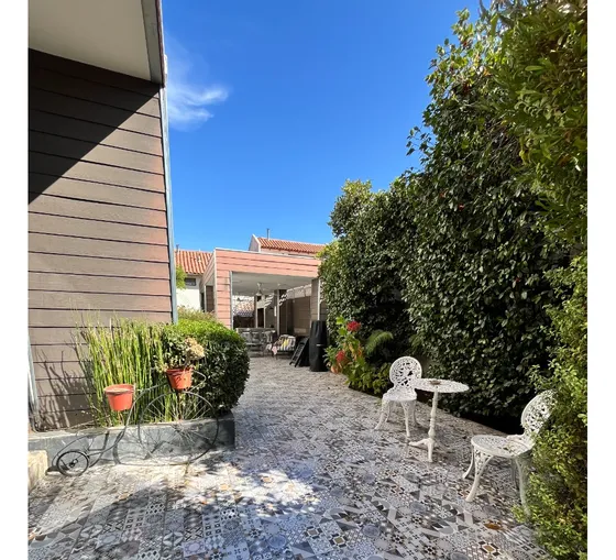 Remodelada,  6 Dormitorios, 4 Baños, Piscina, Lindo Quincho