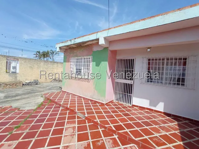 Dennymar, Vende Linda Casa Comoda En Urbanismo Privado Tamaca, Barquisimeto Con Amplio Patio Se Encuentra En Optimas Condiciones Posee Pozo Propio Y Mas.. B5a22874                                     