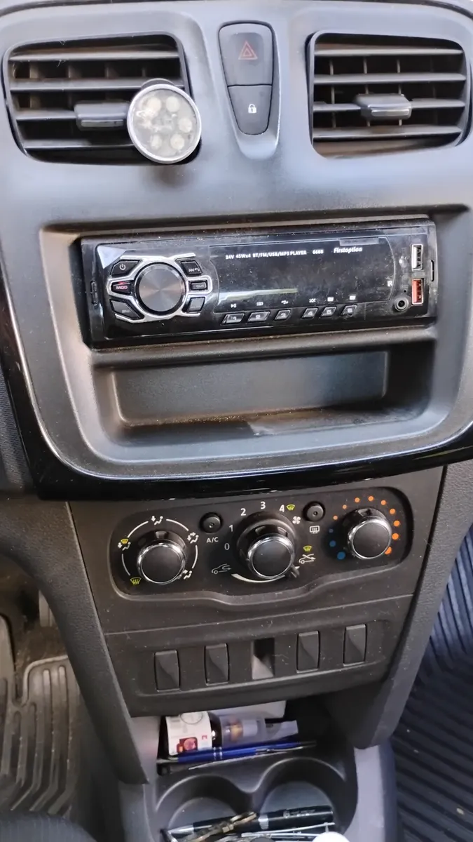 Renault Logan 2021 1.0 Life 12v 4p — foto 6