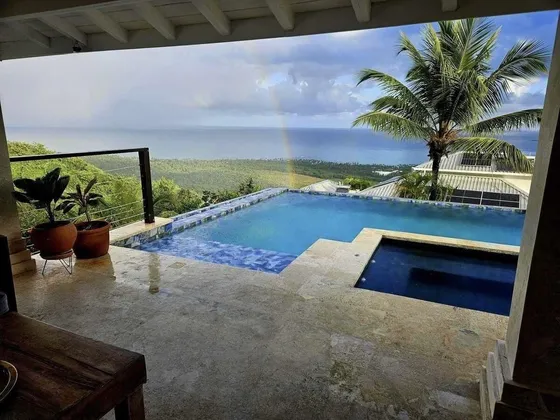 Se Vende Casa En Una Loma Con Espectacular Vista Al Mar, Las Terrenas