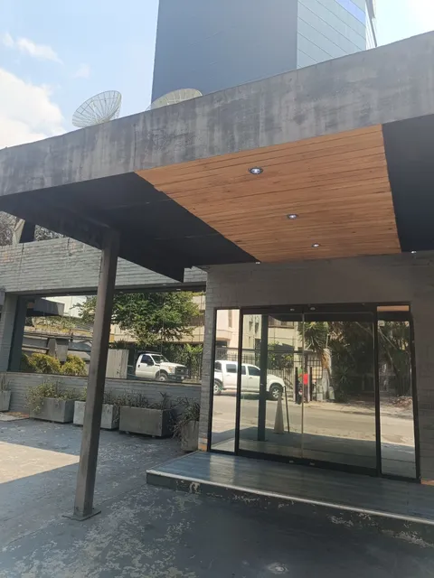 Altamira, Venta Hermoso Local , Ubicación Perfecta Para Un Restaute, Discoteca, Concesionario De Autos Etc
