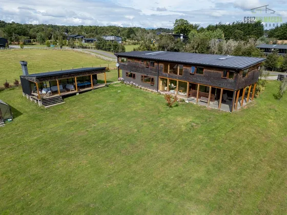 Casa En Venta De 5 Dorm. En Puerto Varas