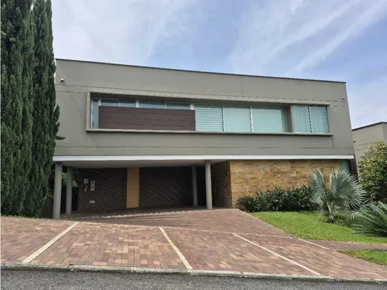 Venta De Moderna Casa En Envigado, Sector La Calleja