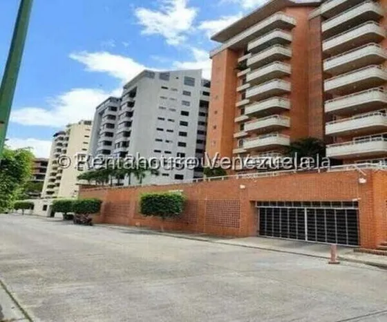Ji 25-19483. En Venta De Penthouse De 242m2 Ubicado En Guatire. Res. Frutas Condominio.