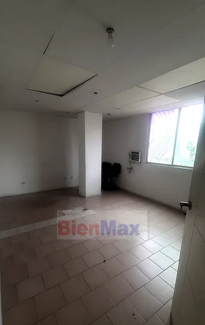 Se Alquila Oficina Cubículo En Colinas De Bello Monte 16 Metros I8n