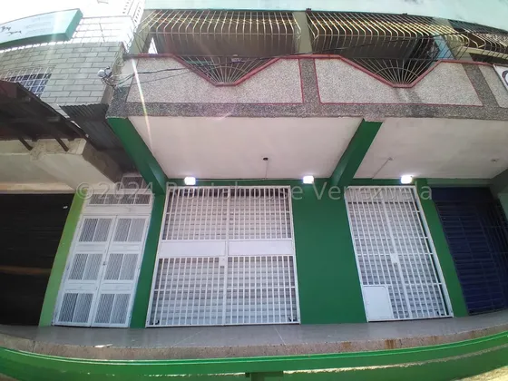 Maritza Lucena Vende Amplia Casa Comercial En Plena Avenida Del Centro De Agua Viva, Cabudare,  Amplias Habitaciones, Agua Constante, Para Uso Comercial Y Residencial, 2 Locales, A Pie De Calle.