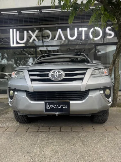 Toyota Fortuner 2.7l Mid