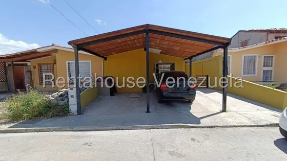 Hermosa Casa En Una Urbanizacion Privada Donde Tiene Dos Habitaciones Dos Baños Cocina Empotrada Piso De Porsalenato Tanque Subtrraneo Ideal Para Vivir Con Tus Famila Y Seres Queridos Contacta A Tu As