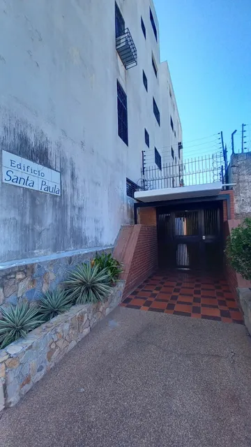 Apartamento Ubicado En El Edificio Santa Paula, En El Centro De Porlamar Ic-00349