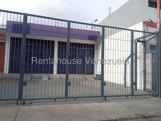 Jv Vende Ubicado En Una Zona Comercial Activa Y Concurrida, Este Local Es Perfecto Para Atraer A Una Gran Cantidad De Clientes. ¡una Oportunidad Que No Puedes Dejar Pasar! 25-24179 Jun19