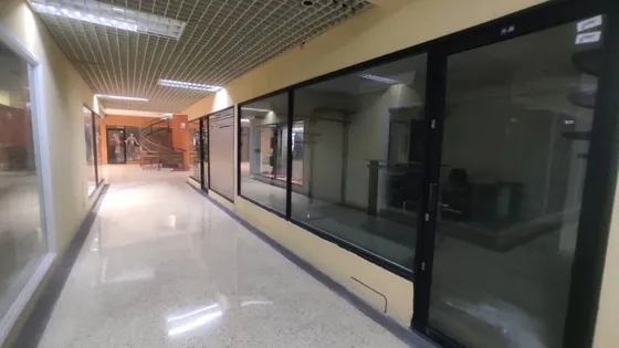 Moc Local Comercial En Venta En El Centro Comercial El Este 