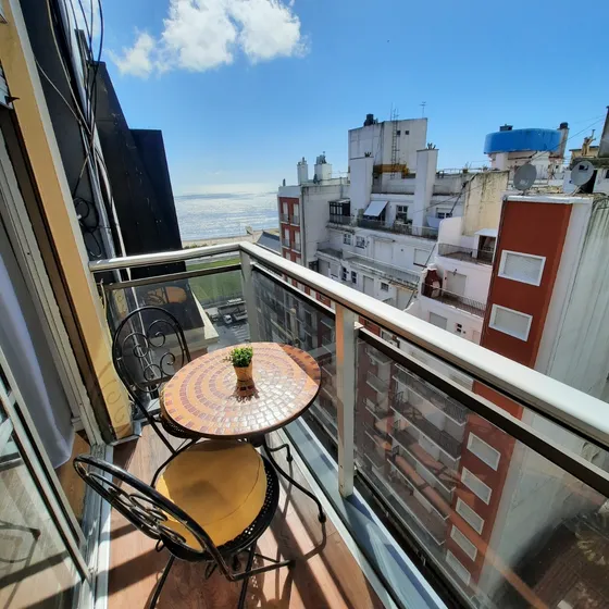 2 Ambientes Con Vista Lateral Al Mar, Sarmiento Y Av. Colon