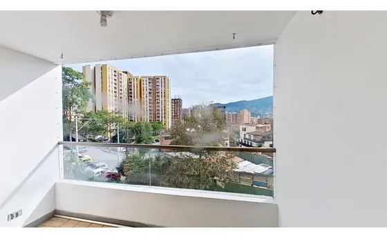 Venta En Envigado Alto De Las Flores - Apartamento Con Parqueadero