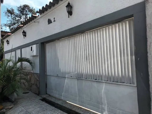 Casa Actualizada Con Excelente Mantenimiento Más Anexo En Calle Cerrada Con Vigilancia  Guatire Urb Las Rosas  Nb 5-11631