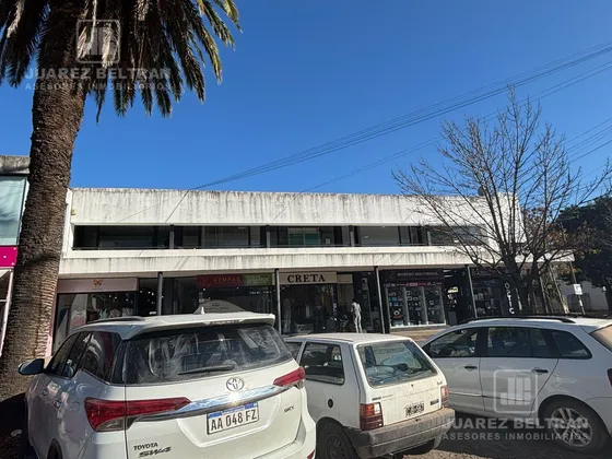 Oficina En Venta Y Alquiler - Primer Piso - Villa Allende Ce