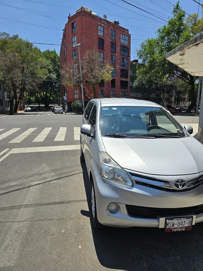 Toyota Avanza Automática Aire Vidrios Eléctricos