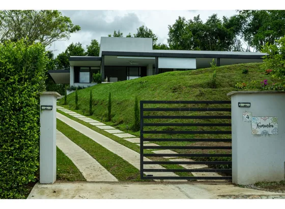 Casa Campestre Moderna En Arriendo, Sector La Tebaida