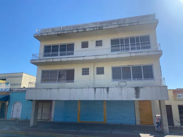 Edificación Comercial En Venta O Alquiler De 3 Niveles Más Azotea, A Pie De Calle, Avenida Bolivar Sur
