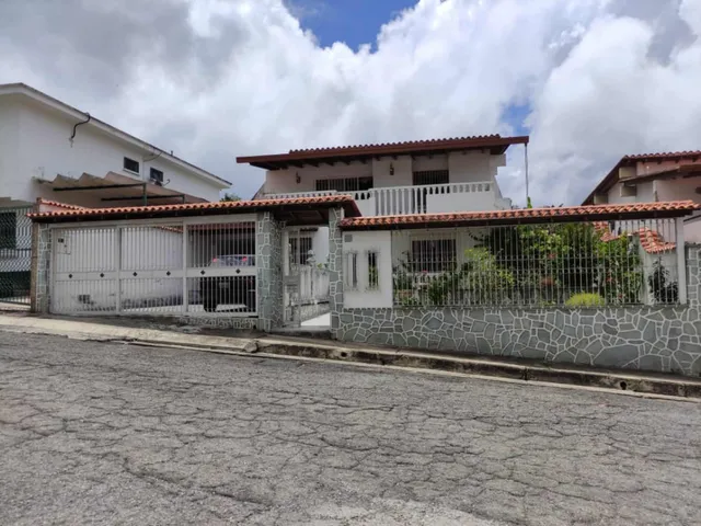 Amplia Casa En Venta Ubicada En Los Nuevos Teques Miranda Rz