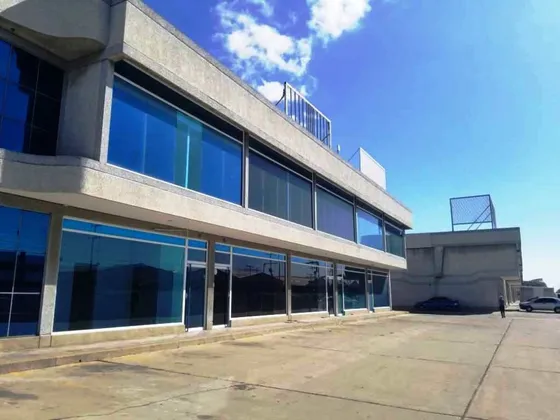 Sky Group Platinum Alquila Local En El Centro Profesional Este-oeste, La Quizanda Pll-355