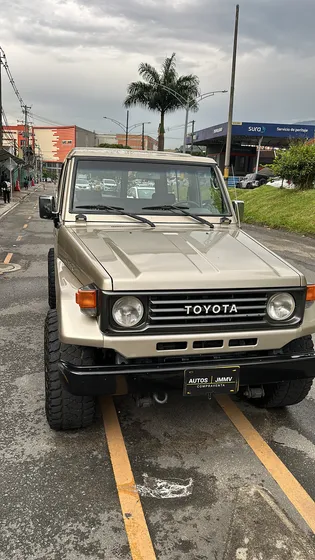 Toyota Land Cruiser 4.5 Fzj75