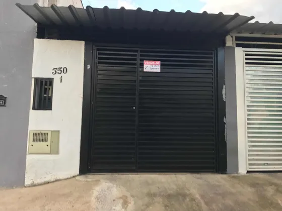 Casa Dois Dormitórios E Um Banheiro