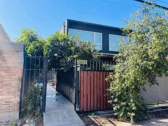 Casa En Venta De 3 Dorm. En Las Condes