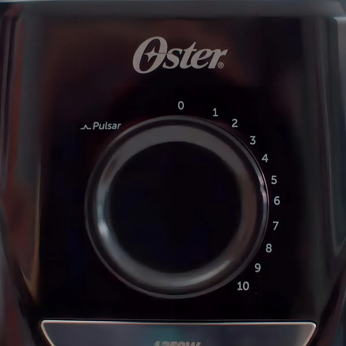 Liquidificador Oster Oliq520 Preto de 1,8L 1250W Jarra De Vidro e Laminas em Inox