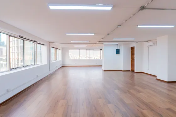 Impecable Oficina Planta Libre, 125 M2, Metro Los Leones