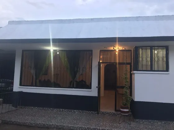 Casa En Venta  Mitad Del Mundo, Quito