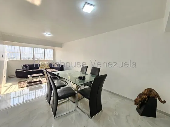 En Venta Lujoso Apartamento En El Limón Maracay 25-19733 